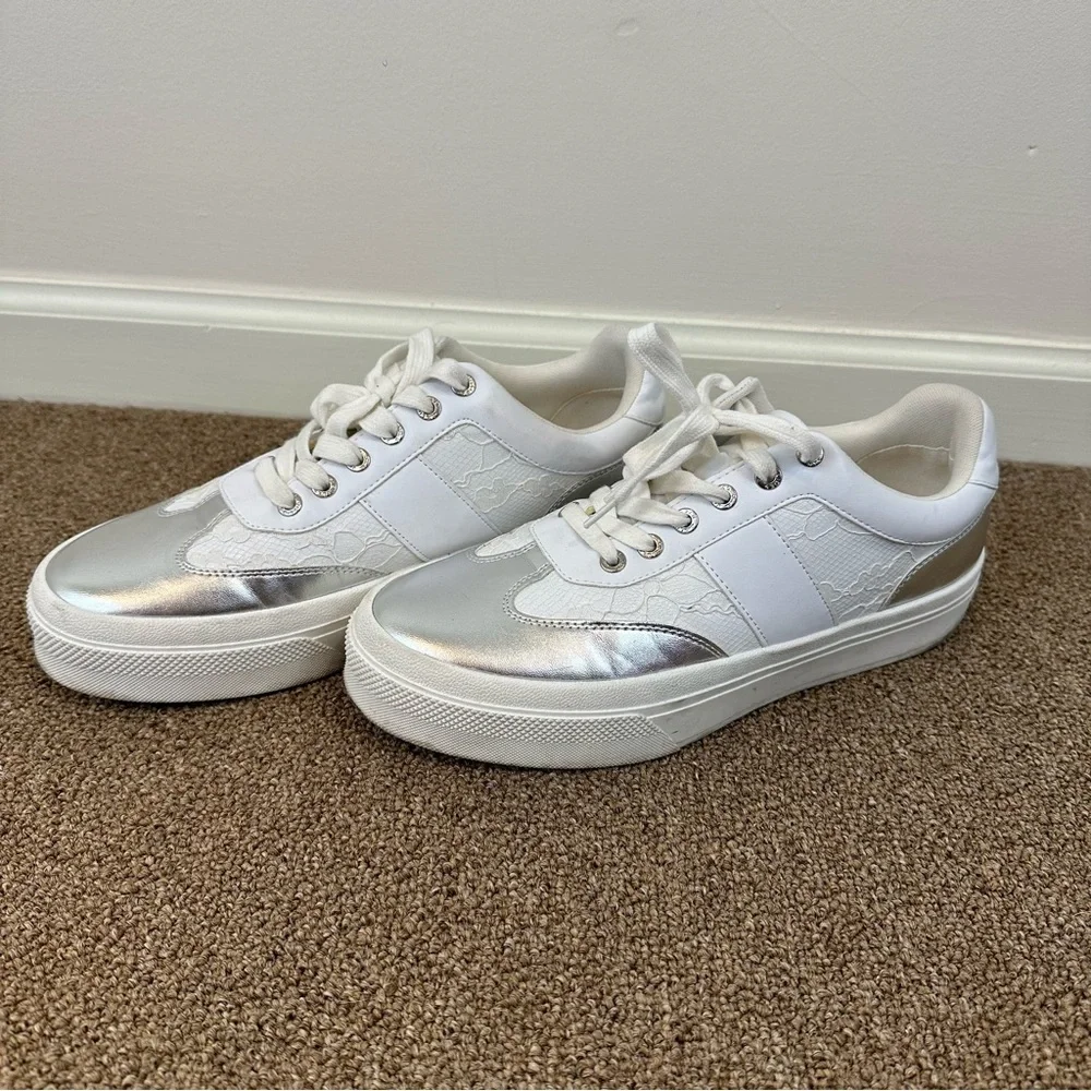 J/ Slides Metallic Trim Platform Sneaker 9.5 Women's